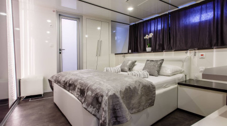 7 nights ,8 Days Luxurious Yacht Cr