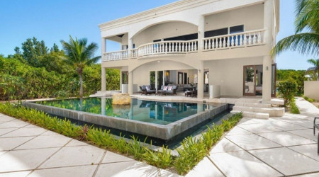 European Style Villa Near Beach Tur